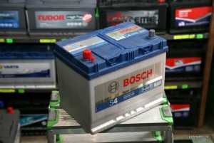 Akumulators Bosch 70Ah 630A Rev