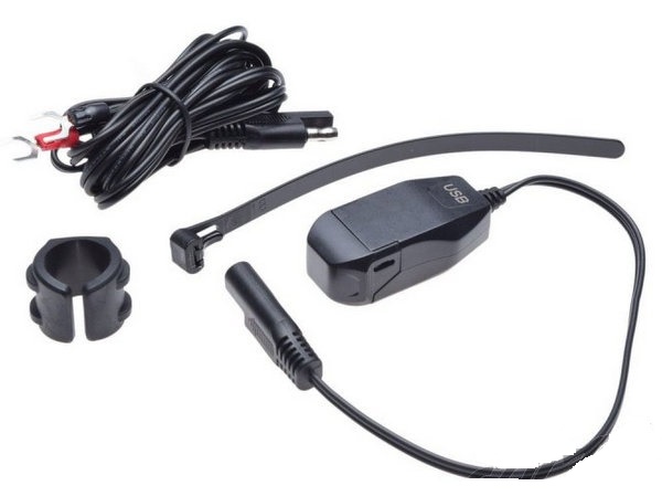 Telefona lādēšanas ligzda pie moto stūres 12 V/24 V. Izeja: 18 W (ātra uzlāde) Telefona lādēšanas ligzda pie moto stūres 12 V/24 V. Izeja: 18 W (ātra uzlāde)