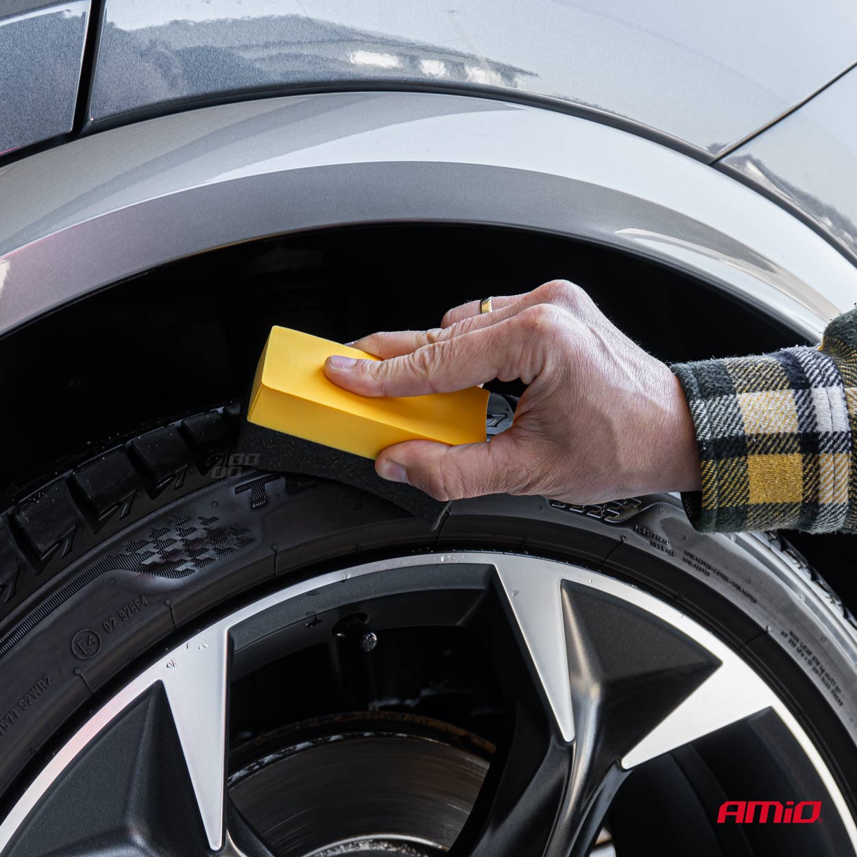Automašīnu riepu aplikatora sūkļu komplekts (2 gab.) AMIO-04018 Automašīnu riepu aplikatora sūkļu komplekts (2 gab.) AMIO-04018 - Image 2