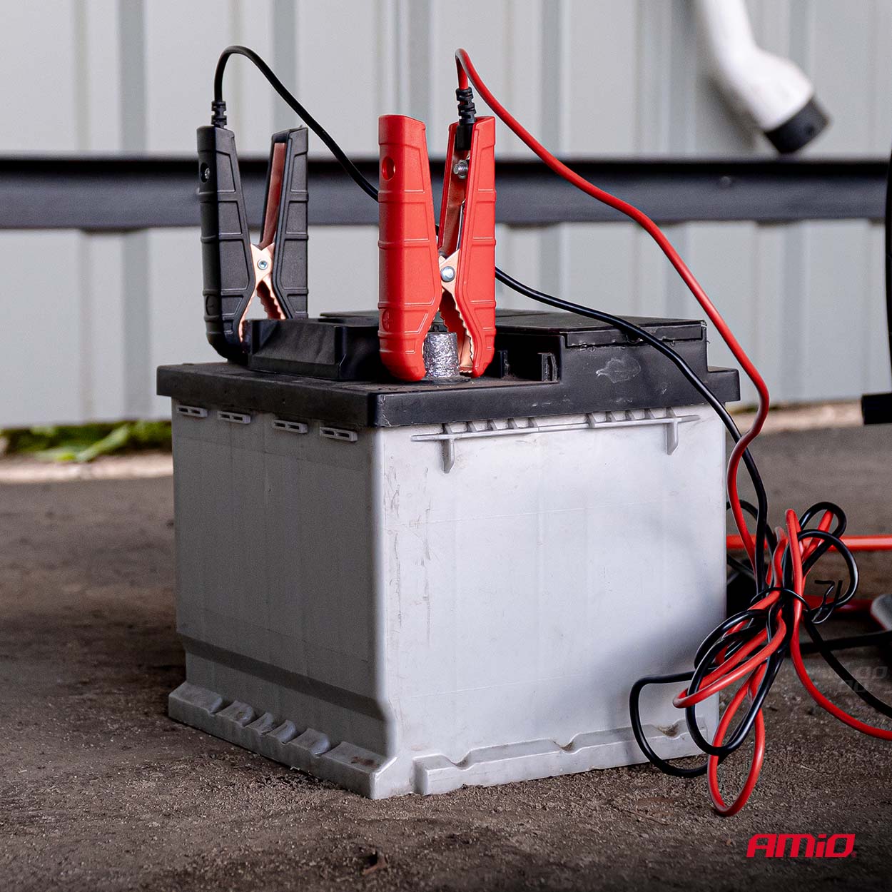 Digitālais 25A akumulatora lādētājs BOOST AGM GEL STD LiFePo4 12/24V PRO AMIO-04530 Digitālais 25A akumulatora lādētājs BOOST AGM GEL STD LiFePo4 12/24V PRO AMIO-04530 - Image 4
