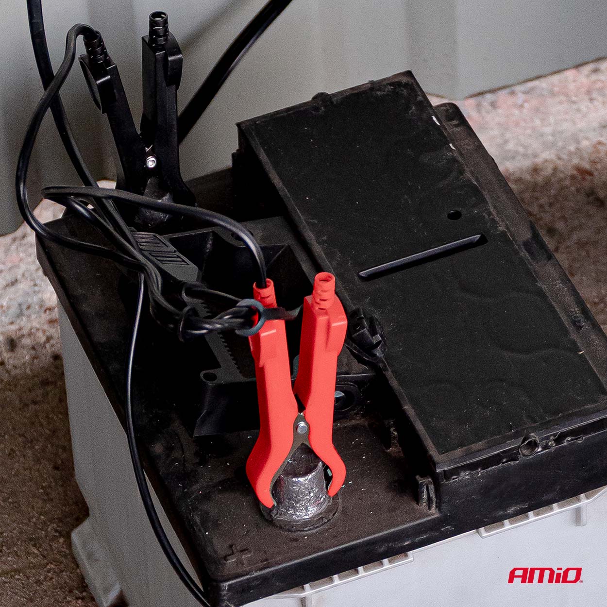 Digitālais akumulatora lādētājs AGM GEL STD LiFePo4 MAX 6A 6/12V PRO HOOK AMIO-04532 Digitālais akumulatora lādētājs AGM GEL STD LiFePo4 MAX 6A 6/12V PRO HOOK AMIO-04532 - Image 7